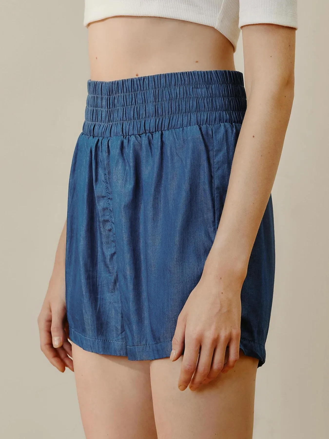 Elastic Waist Plicated Denim Shorts