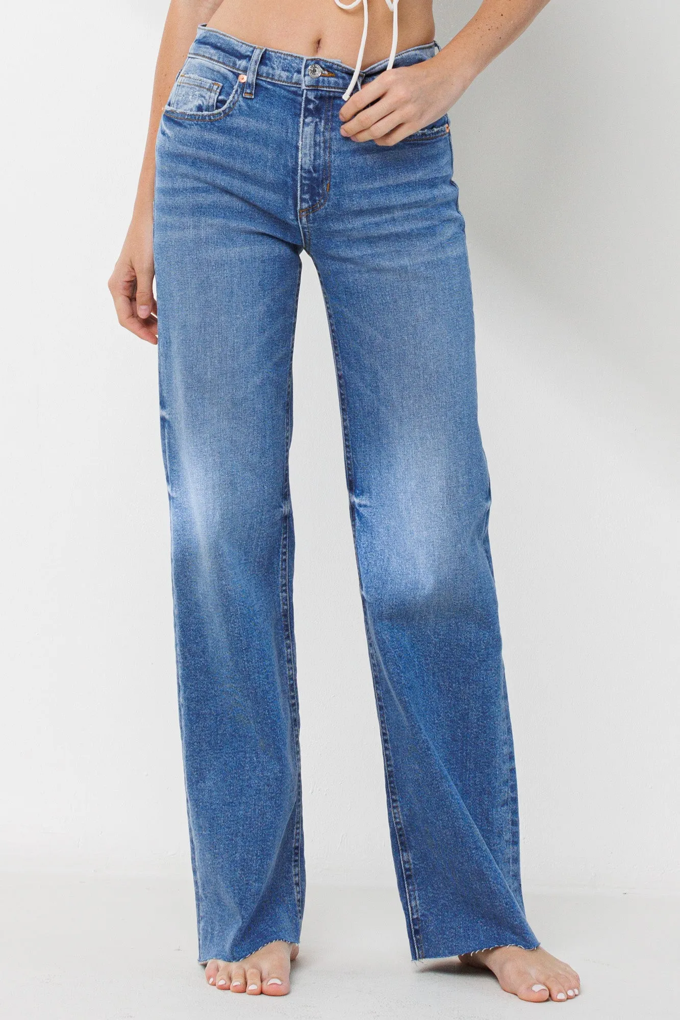 HIGH RISE WIDE STRAIGHT JEANS WITH SCISSOR CUT HEM / SP-P12187