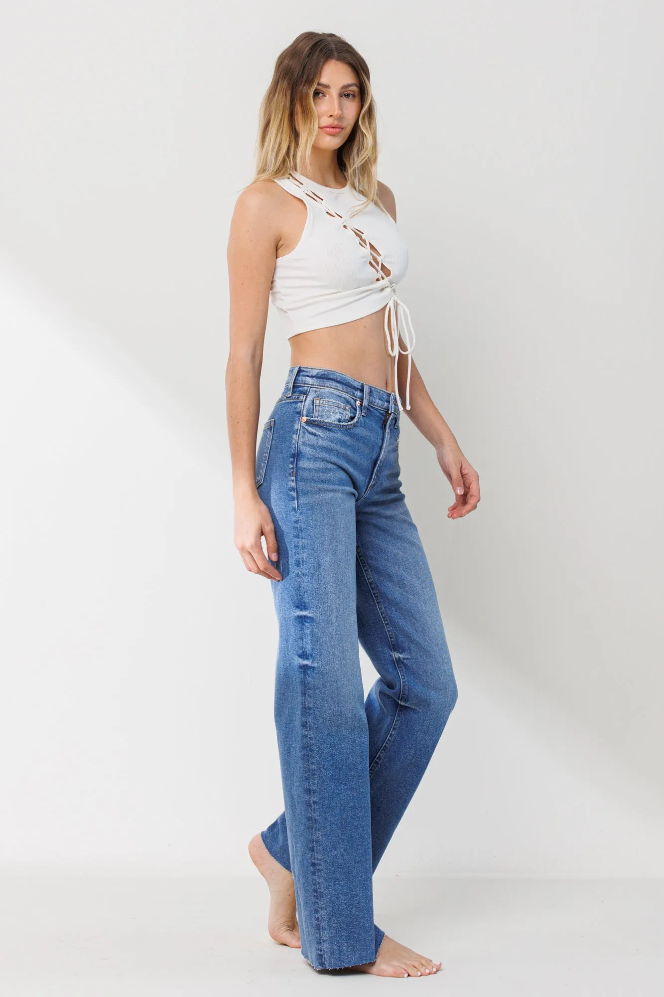 HIGH RISE WIDE STRAIGHT JEANS WITH SCISSOR CUT HEM / SP-P12187