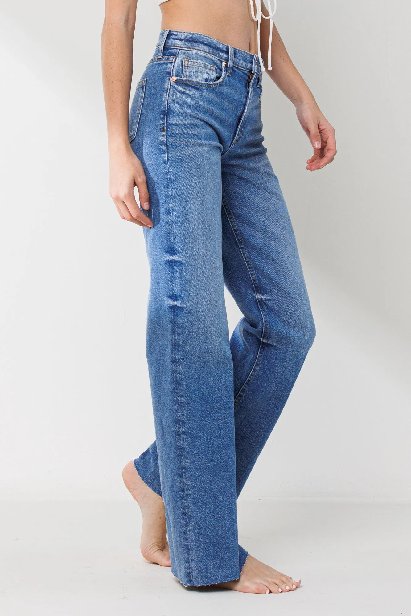 HIGH RISE WIDE STRAIGHT JEANS WITH SCISSOR CUT HEM / SP-P12187
