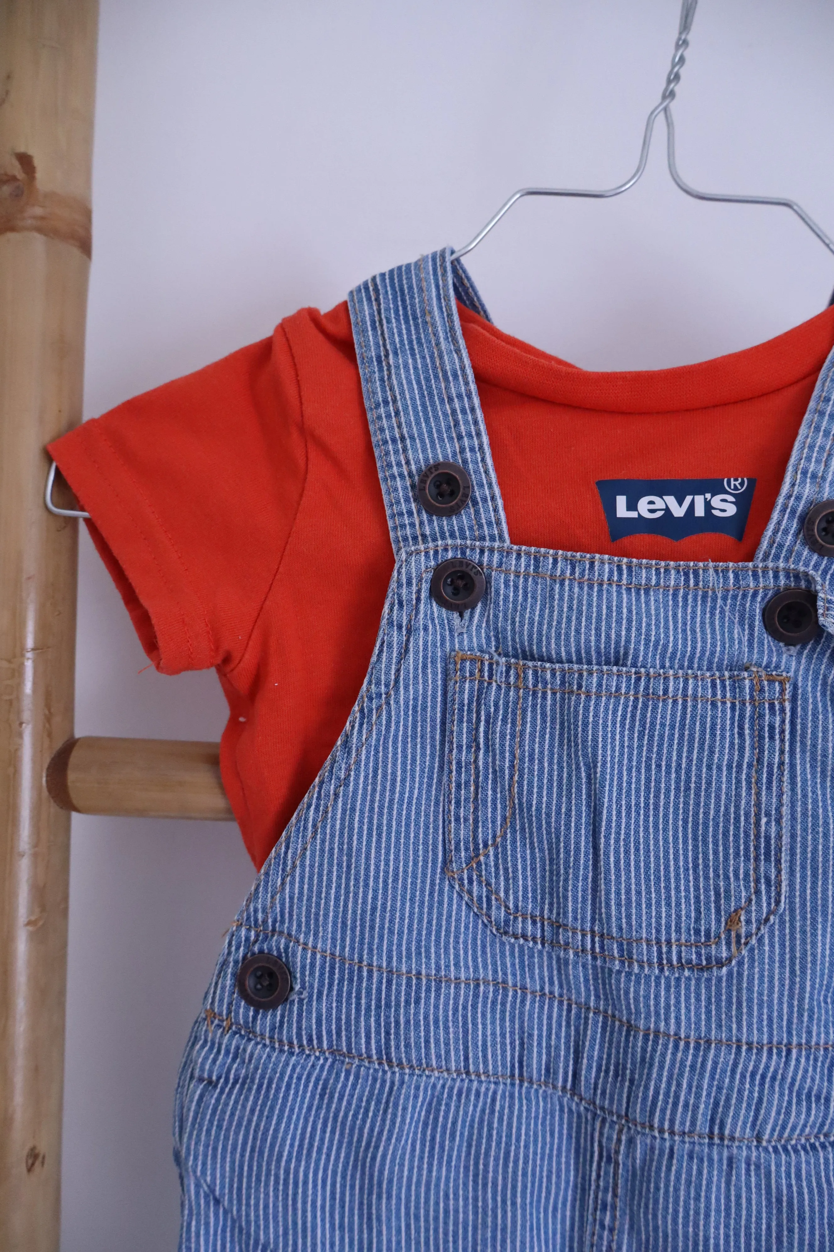 Levi's smækshorts og tee