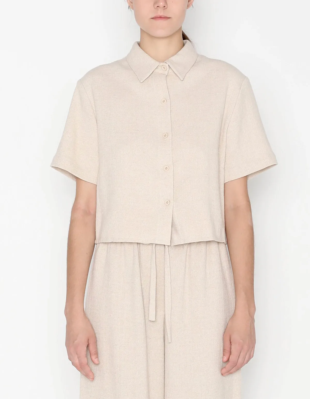 NATURAL CROPPED BUTTON DOWN