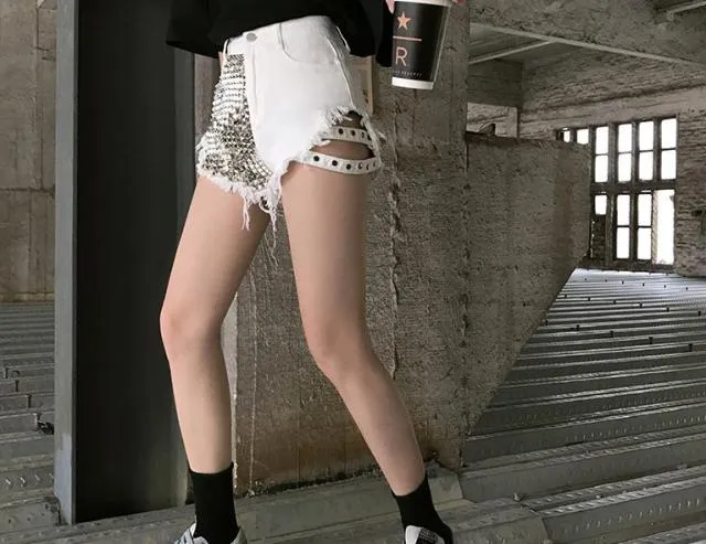 Rivet Denim Loose Shorts